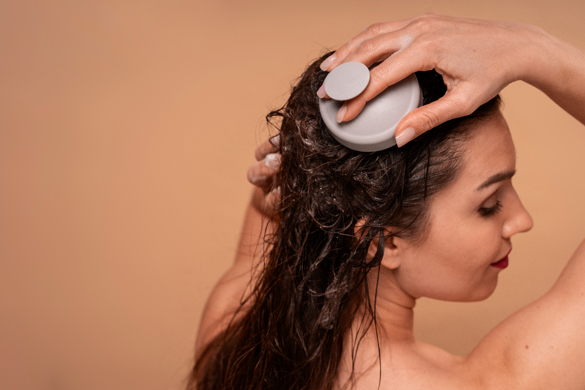 How to use a shampoo brush