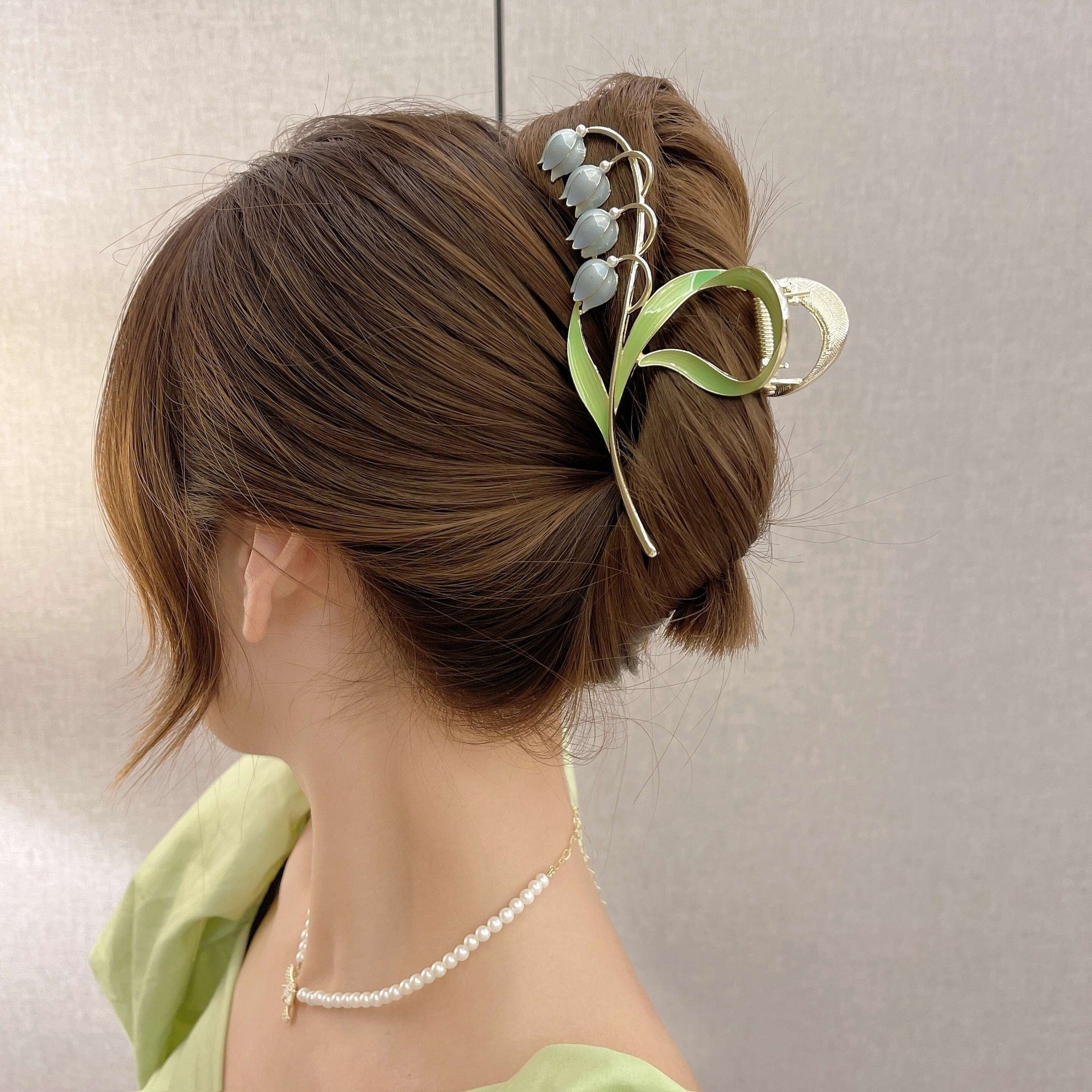 Large Orchid Lily Claw Clip - Lars Haircare