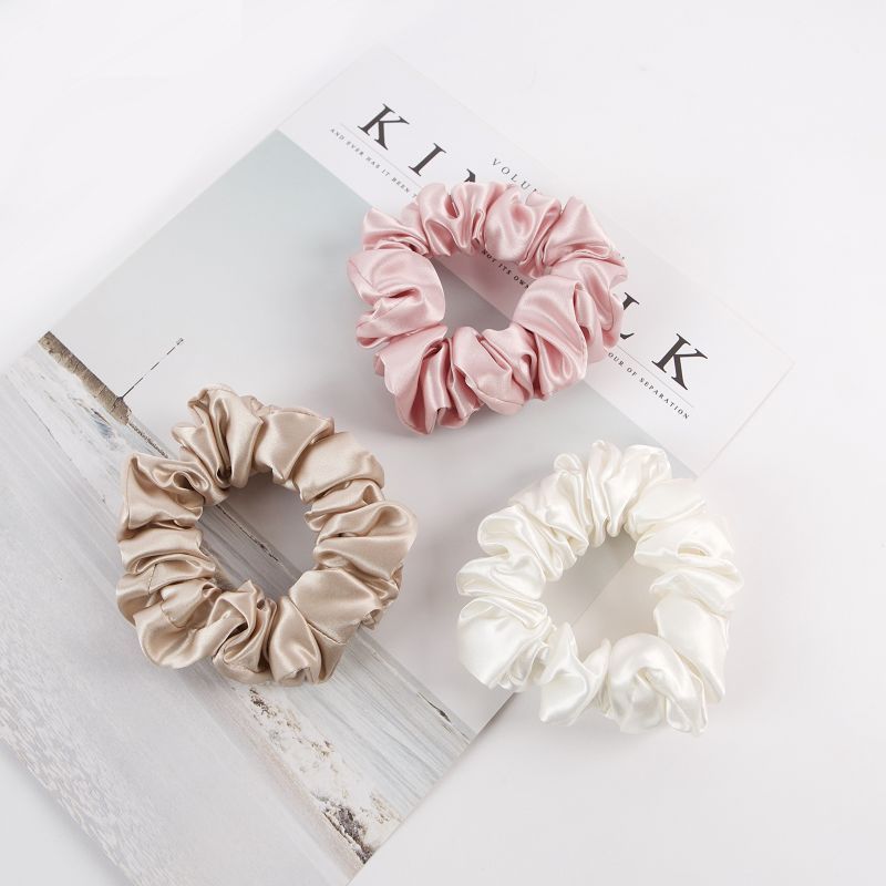 Medium Pure Silk Scrunchie