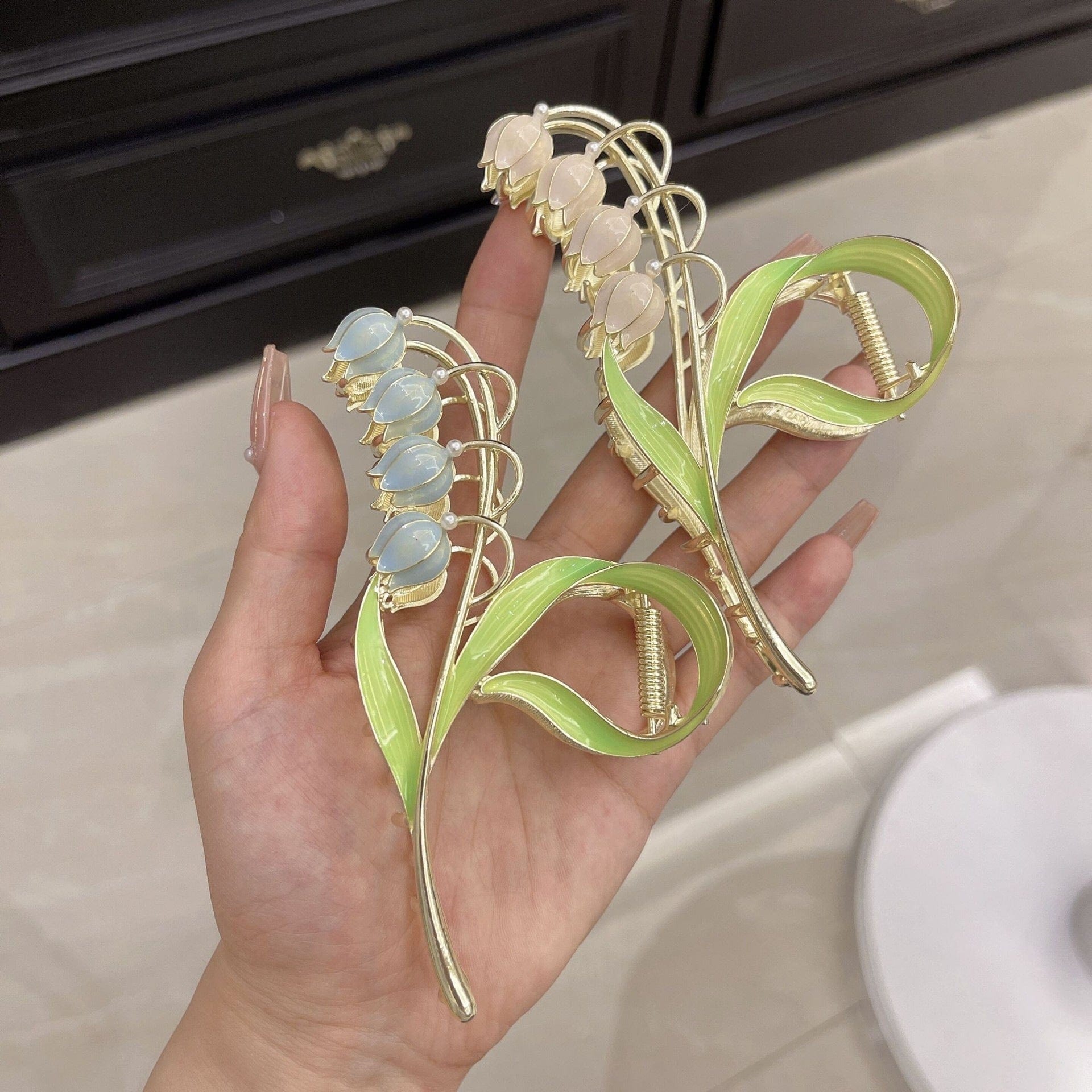 Lars Haircare Large Orchid Lily Claw Clip